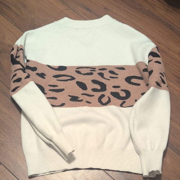 Leopard Print Colorblock Sweater - Picture 4 of 4